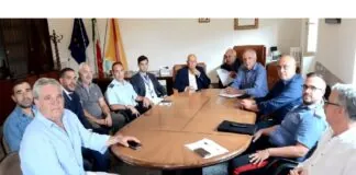 “Bus dirottati lungo la Ss 121 meglio conosciuta come strada per Schettino nei giorni della Sagra del pistacchio, per evitare di ingolfare ulteriormente il transito sulla Ss 284”