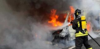 Messina, furgone in fiamme allo svincolo di Giostra: traffico rallentato, mezzo distrutto incendio-furgone-messina