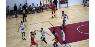 Una convincente Basket School Messina conquista la terza vittoria di fila in serie B: la formazione peloritana, seguita al PalaArcidiacono da 50 appassionati tifosi, espugna con autorità il parquet del Cus Catania (72-84 il finale), al termine di un match combattuto e caratterizzato da percentuali stellari dall’arco degli etnei nei primi 25 minuti (12/18)