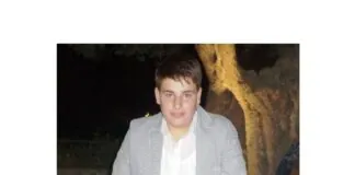 Non sono bastati più di sette anni tra indagini e processo: non c’è ancora nessun colpevole per la morte di Salvatore d’Agostino, il 15enne di Gaggi, nel Messinese, deceduto nel 2016 dopo essere rimasto folgorato urtando un faretto nella piazza del suo paese, in un luogo accessibile a tutti, mentre giocava a calcio con gli amici