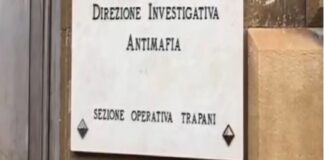 La Direzione Investigativa Antimafia, la Polizia di Stato di Trapani ed il Nucleo Investigativo del Comando Provinciale Carabinieri di Trapani hanno dato esecuzione a Ordinanza di custodia cautelare emessa dal Tribunale di Palermo, su richiesta della locale Procura della Repubblica – Direzione Distrettuale Antimafia, con cui sono state disposte 21 misure restrittive, di cui 17 in carcere e 4 ai domiciliari, nei confronti di altrettante persone ritenute appartenenti alle famiglie mafiose di Custonaci, Valderice e Trapani, appartenenti al mandamento di “cosa nostra” del capoluogo trapanese