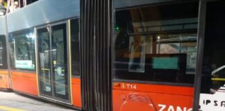 Nella tarda serata di ieri, intorno alla mezzanotte, a Messina vi sono stati attimi di paura, allorquando si è verificato un incidente che ha coinvolto una vettura della tramvia