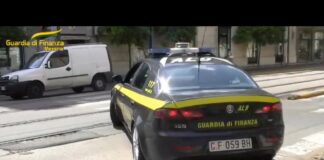 Tre ordinanze cautelari sono state eseguite nei confronti di un funzionario della Direzione Provinciale dell’Agenzia delle Entrate e due commercialisti di Messina nell’ambito di complesse attività di polizia giudiziaria coordinate dalla Procura della Repubblica di Messina