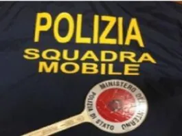 All’esito di articolata attività d’indagine coordinata dalla Procura della Repubblica di Vibo Valentia gli agenti della locale Squadra Mobile hanno tratto in arresto il Direttore di un Ufficio Postale di un paese della provincia vibonese in esecuzione della misura cautelare degli arresti domiciliari emessa dal Giudice per le Indagini Preliminari presso il Tribunale di Vibo Valentia