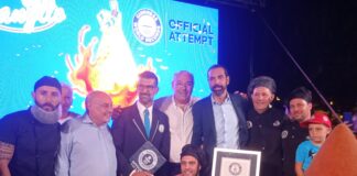 Stefano e Davide Ferro del Panificio Panyllo hanno conquistato il record dell’arancino più grande del mondo nel corso dell’evento “Megarancino, l’arancino più grande del mondo: c’è la storia dentro”, svoltosi ieri sera a Messina, in una gremita piazza Duomo, realizzato con il sostegno del Comune di Messina e il supporto di Confcommercio Messina e il Gruppo Terziario Donna Confcommercio Messina