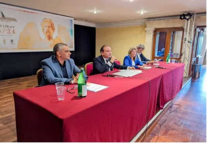 PRESENTAZIONE TEATRO