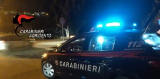 I Carabinieri del Nucleo Operativo e Radiomobile della Compagnia di Sciacca e della Stazione di Caltabellotta, hanno sottoposto a fermo di indiziato di delitto un cittadino marocchino di 34 anni, Elfaqui hin Hakim, residente a Villabate, nel palermitano ritenuto responsabile dell’omicidio di un suo connazionale di 29 anni, avvenuto nella tarda serata di sabato scorso in una tendopoli stagionale in via Triokola a Caltabellotta