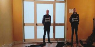 Nella serata del 16 novembre 2023, la Guardia Costiera di Messina ha condotto con successo un’operazione mirata al monitoraggio del litorale sud del Compartimento Marittimo di Messina, con l’obiettivo principale di proteggere la risorsa ittica e contrastare la pesca illegale, focalizzando particolare attenzione sulle acque della Riserva Naturale Orientata “Isola Bella”