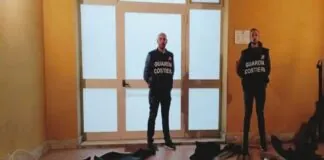 Nella serata del 16 novembre 2023, la Guardia Costiera di Messina ha condotto con successo un’operazione mirata al monitoraggio del litorale sud del Compartimento Marittimo di Messina, con l’obiettivo principale di proteggere la risorsa ittica e contrastare la pesca illegale, focalizzando particolare attenzione sulle acque della Riserva Naturale Orientata “Isola Bella”