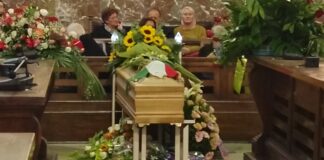 Il sindaco Federico Basile al termine della giornata di mercoledì, dopo un incontro da lui avuto con i capigruppo dei Partiti afferenti al Consiglio comunale di Messina, d’intesa con i medesimi ha deciso di adibire dalle 15.00 alle 20.00 di ieri… l’Aula consiliare del Comune a ‘camera ardente’ dell’onorevole Angela Bottari deceduta all’età di 78 anni nella notte fra il 14 ed il 15 novembre