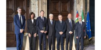 Il presidente della Repubblica, Sergio Mattarella, presso il Quirinale ha consegnato al presidente nazionale di Federfarma, Marco Cossolo, e al segretario nazionale, Roberto Tobia, che è anche presidente di Federfarma Palermo, il prestigioso riconoscimento “Credere nella ricerca” assegnato dalla Fondazione Airc per la ricerca sul cancro