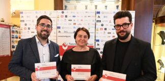 Salvatore Matarazzo, Alessandro Mancuso ex aequo Migliori Sommelier e Maria Cosentino Migliore Maître: questi i nomi dei tre vincitori della prima edizione dei nuovi premi che hanno avuto il loro esordio in questa decima edizione di Taormina Gourmet… il riconoscimento avrà una cadenza annuale