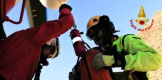 Una squadra dei Vigili del Fuoco di Messina è stata impegnata nell’operazione di salvataggio di un uomo, Paolo Pellegrino, 81 anni, agricoltore di Altolia precipitato in un dirupo in località Molino (frazione collinare della zona sud di Messina)