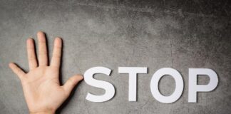 Oggi, 20 novembre, si celebra la Giornata della Memoria Transgender, ricorrenza della comunità LGBTQIA+ in memoria delle persone transessuali e gender-diverse vittime di soprusi e dell’odio transfobico