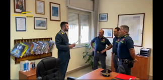 Il Comando Provinciale della Guardia di Finanza di Catania, nell’ambito del contrasto all’evasione dei tributi dovuti, ha recentemente concluso una verifica fiscale nei confronti di un rinomato barbiere di Adrano, risultato totalmente sconosciuto al Fisco, che avrebbe omesso di dichiarare circa 700.000,00 euro, parte dei quali reimpiegati nell’acquisto di beni mobili, immobili e polizze vita