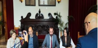 Incontro con la stampa oggi, giovedì 9 novembre 2023, nella sala Falcone Borsellino a palazzo Zanca, per presentare la manifestazione sui giovani “Viaggio al centro delle Competenze: dalle Soft alle Hard Skills per l’ingresso nel mondo del lavoro”, presenti il sindaco Federico Basile, gli assessori alle Politiche Giovanili e Formazione Liana Cannata e alla Pubblica Istruzione Pietro Currò e la delegata del Provveditore agli Studi Agata Tringali