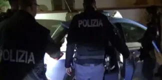Nella mattinata odierna agenti della Polizia di Stato in servizio presso il Commissariato di Pubblica Sicurezza di Palmi, coadiuvati da personale dell’UPGSP della Questura di Reggio Calabria, hanno dato esecuzione all’ordinanza di applicazione di misura cautelare, emessa dal Tribunale di Palmi, con cui sono stati disposti gli arresti domiciliari nei confronti di 4 soggetti, due donne e due uomini, indagati per i reati di violenza o minaccia per costringere a commettere reato ed intralcio alla giustizia, commessi in concorso tra loro