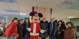 L’assessore alla Pubblica istruzione Pietro Currò ha preso parte ieri, mercoledì 20 dicembre, al concerto di Natale nel reparto di Neuropsichiatria Infantile dell’Azienda Ospedaliera Universitaria G. Martino di Messina, organizzato dall’Istituto Comprensivo Paino-Gravitelli guidato dalla dirigente Domizia Arrigo