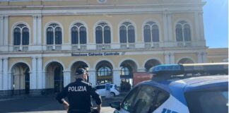 Ore di angoscia ed apprensione a Messina: una minore fugge dal reparto di neuropsichiatria dell’ospedale e fa perdere ogni traccia di sé… è stata la Polizia a ritrovare la ragazzina intuendo le sue mosse… si era messa un su un autobus che era diretto all’aeroporto di Catania