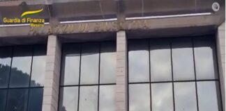 Nella odierna mattinata, militari del Comando Provinciale della Guardia di Finanza di Messina hanno dato esecuzione ad una misura cautelare personale degli arresti domiciliari a carico di Enzo Sindoni, un noto imprenditore, già sindaco di Capo d’Orlando per diversi mandati