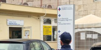 Nell’ambito dei servizi antidegrado e antiabusivismo posti in essere dalla Polizia di Stato, in tutta la capitale, questa volta l’attenzione degli agenti della Questura di Roma è stata rivolta al fenomeno dei parcheggiatori abusivi nei pressi dei nosocomi