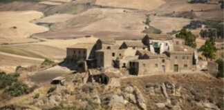 Pubblicata oggi sulla Gazzetta ufficiale la gara d’appalto per la ristrutturazione della masseria Verbumcaudo, il bene confiscato alla mafia, nel territorio di Polizzi Generosa, in provincia di Palermo, acquisito dalla Regione Siciliana e gestito dal 2019 dalla cooperativa sociale “Verbumcaudo”