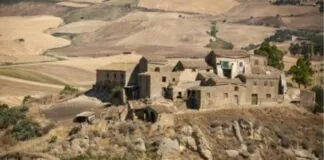 Pubblicata oggi sulla Gazzetta ufficiale la gara d’appalto per la ristrutturazione della masseria Verbumcaudo, il bene confiscato alla mafia, nel territorio di Polizzi Generosa, in provincia di Palermo, acquisito dalla Regione Siciliana e gestito dal 2019 dalla cooperativa sociale “Verbumcaudo”