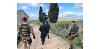 Nei giorni scorsi, nell’ambito dei servizi di controllo del territorio, predisposti in aree rurali, finalizzati alla prevenzione e contrasto dei reati, i Carabinieri della Stazione di Mandanici, supportati dai militari dello Squadrone Eliportato Cacciatori Sicilia, hanno arrestato, in flagranza di reato, un 54enne e un 58enne, entrambi già noti alle Forze dell’Ordine, presunti responsabili di detenzione e porto abusivo di armi comuni da sparo in luogo pubblico