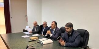 «Il governo regionale è al fianco dei lavoratori Almaviva… da quando mi sono insediato come assessore, seguo questa vertenza con attenzione, anche se il governo nazionale sembra sottovalutare la vicenda: Entro la metà di gennaio è mia intenzione convocare un tavolo tecnico con i rappresentanti degli assessorati regionali dell’Economia e della Salute e i deputati regionali interessati»