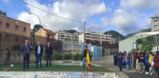 Sono stati inaugurati questa mattina, i lavori di pavimentazione della tensostruttura della palestra e il campo sportivo esterno dell’Istituto Comprensivo N. 15 “E.Vittorini”, alla presenza del vicesindaco Salvatore Mondello, dell’assessore alla Pubblica istruzione Pietro Currò, del Presidente della V Municipalità di Messina, Raffaele Verso con una rappresentanza del Consiglio circoscrizionale, e del Dirigente scolastico Giovanni Maisano