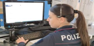 La Polizia Postale ha arrestato in flagranza differita un cittadino romano di 31 anni, gravemente indiziato per il compimento di numerosi atti persecutori commessi negli ultimi due mesi nei confronti di una ex collega di lavoro: l’attività prende le mosse dalla denuncia sporta dalla giovane vittima, dipendente di una importante società multinazionale di consulenza, che il 13 novembre scorso si era rivolta alla Polizia Postale di Roma per denunciare una serie di episodi allarmanti