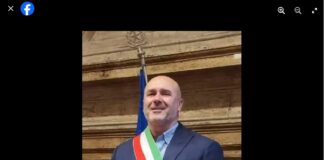 “Stefano Bandecchi il furente sindaco di Terni torna alla carica durante il consiglio comunale… ancora fresca alla memoria la furiosa lite dello scorso agosto che aveva trasformato le sale del Comune in un vero e proprio ring: ‘Ti volano via i denti dalla bocca’ aveva esordito Bandecchi in quell’occasione rivolto Marco Celestino Cecconi capogruppo di Fdi all’opposizione… uno show che palcato solo dall’intervento di alcuni agenti della Polizia Locale presenti sul posto”