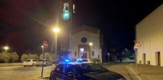 E’ stato bloccato e immobilizzato l’uomo di 74 anni che ieri sera si era barricato in casa da solo dopo aver sparato alcuni colpi di fucile in stato confusionale a Gavardo, nel Bresciano