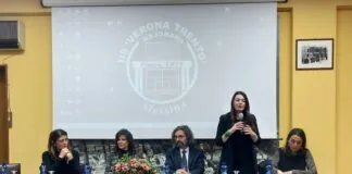 “Sappiamo che i problemi emotivi e di adattamento sociale che affliggono i giovani della Generazione ‘Z’ rappresentino un motivo di grande preoccupazione per le istituzioni educative, quali la famiglia e la scuola: I disturbi alimentari, le dipendenze patologiche, i comportamenti autolesionistici e la violenza di genere sono solo alcune delle aree nelle quali si manifestano le problematiche esistenziali dei giovani… la ricerca scientifica degli ultimi trent’anni ha messo sempre più in evidenza che ad un maggiore sviluppo dell’intelligenza emotiva e ad un armonico rapporto col proprio Corpo, corrisponda la crescita e l’introiezione di valori che sono direttamente correlati al senso civico, al rispetto delle diversità , all’inclusività e alla non discriminazione di genere”