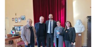 Incontro dei componenti della Figec Cisal, ieri mattina, con il sindaco di Messina Federico Basile: la Federazione italiana giornalismo editoria e comunicazione ha richiamato l’attenzione del primo cittadino sulle attività di comunicazione e informazione negli enti pubblici e sul ruolo sempre più importante che rivestono anche alla luce delle molteplici informazioni e notizie che la pubblica amministrazione è tenuta a comunicare, oltre alla variegata moltitudine di destinatari, che ha portato a diversificare i canali di comunicazione, implementando quelli social, con l’obiettivo di creare un’amministrazione digitalizzata e più vicina alle esigenze dei cittadini