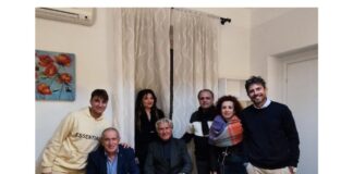 Sulle ultime dinamiche della Fondazione Lucifero si esprime in una nota delle ore scorse, il Direttivo del Movimento Politico “Partiamo da qui” presieduto da Ninni Petrella, che sottolinea: “Le sorti della Fondazione Lucifero ci stanno a cuore, è stato fatto tanto per tutelarla e altrettanto per distruggerla… eppure, nonostante questo, ancora oggi rimane uno dei luoghi più importanti per la comunità milazzese… siamo d’accordo con le dimissioni della professoressa Rosalia Schirò e con quella di mons. Santino Colosi e abbiamo sempre pensato che avviarsi verso il commissariamento, così come previsto dall’art. 25 Codice Civile, sia la soluzione migliore”