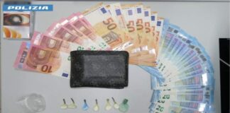 Nella serata di venerdì scorso, è stato trovato in possesso di circa 9 grammi di cocaina già suddivisa in 17 dosi pronte ad essere smerciate: trattasi di un ventiduenne originario di Catania, sottoposto a controllo, al casello autostradale di Taormina, dai poliziotti di quel Commissariato di Pubblica Sicurezza impegnati in specifici servizi antidroga