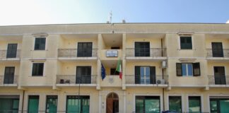 Nei giorni scorsi, personale del Commissariato di Pubblica Sicurezza di Polistena ha dato esecuzione all’ordinanza di applicazione della misura cautelare personale di custodia cautelare in carcere, emessa dal Tribunale di Palmi nei confronti di un 39enne polistenese, ritenuto responsabile dei reati di diffusione illecita di immagini e video sessualmente espliciti, sequestro di persona ed atti persecutori