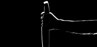 “Spero che i giudici provino a fare una ricostruzione coerente dei movimenti degli assassini: Si evidenzierà che Rosa e Olindo per agilità, fisicità e capacità non possono essere gli assassini… il tipo di massacro fa pensare a un’aggressione dovuta a questioni economiche”, magari probabilmente riferite a Azouz Marzouk, padre del piccolo ucciso… la ferocia di “un’organizzazione criminale che non ha pietà… chi ha ucciso, probabilmente più di uno, lo ha fatto con un colpo solo”