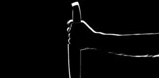 “Spero che i giudici provino a fare una ricostruzione coerente dei movimenti degli assassini: Si evidenzierà che Rosa e Olindo per agilità, fisicità e capacità non possono essere gli assassini… il tipo di massacro fa pensare a un’aggressione dovuta a questioni economiche”, magari probabilmente riferite a Azouz Marzouk, padre del piccolo ucciso… la ferocia di “un’organizzazione criminale che non ha pietà… chi ha ucciso, probabilmente più di uno, lo ha fatto con un colpo solo”