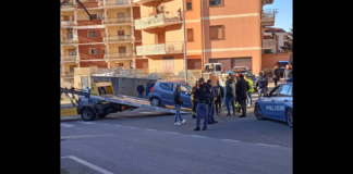 Al termine di una serata, trascorsa molto probabilmente insieme, stavano rientrando a casa quando il veicolo condotto dalla 25enne Rosalinda Falvo di Sambiase alle 04.20 di stamattina ha urtato contro uno dei pilastri di un cancello di un’abitazione situata nel centro di Nicastro un Paese della Calabria