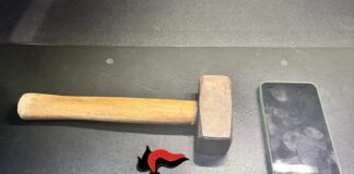 I carabinieri della stazione di Alcamo hanno denunciato un 38enne di nazionalità libica, gravato da pregiudizi di Polizia, per i reati di rapina e porto di armi od oggetti atti ad offendere