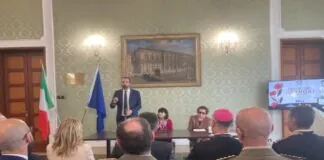“Giorno del Ricordo”: è stato celebrato oggi, venerdì 9 febbraio, con due cerimonie organizzate dalla Prefettura di Messina d’intesa con l’Amministrazione comunale, la prima in piazza Martiri delle Foibe cui è seguita una seconda cerimonia nella sede del Palazzo del Governo della Città