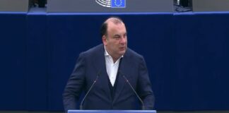 “Salerno: Si chiude qui la stagione congressuale in Campania per Forza Italia… sei congressi unitari che hanno dimostrato la grande maturità di un partito che si candida alla guida della Campania”