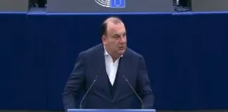 “Salerno: Si chiude qui la stagione congressuale in Campania per Forza Italia… sei congressi unitari che hanno dimostrato la grande maturità di un partito che si candida alla guida della Campania”