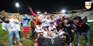 Un Messina bello e convincente abbatte al Franco Scoglio il Sorrento con il risultato di 2-0: ennesima grande prova dei ragazzi di Modica che per tutto l’arco dei 90 minuti mantengono grande concentrazione e intensità centro quindi la terza vittoria consecutiva