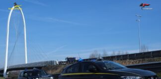 Dall’alba di questa mattina, oltre 350 militari tra Finanzieri del Comando Provinciale di Reggio Emilia e di altri Reparti unitamente ai militari dell’Arma dei Carabinieri del locale Comando Provinciale, nell’ambito di un’articolata attività investigativa coordinata dalla locale Procura della Repubblica, stanno dando esecuzione all’ordinanza di custodia cautelare in carcere nei confronti di 5 soggetti