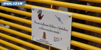 Questa mattina, nell’ambito della “Giornata Nazionale contro il Bullismo e il Cyberbullismo”, presso il Commissariato di ‘Polizia Colombo’, si è svolta la cerimonia di inaugurazione della panchina gialla, donata dall’VIII Municipio, simbolo della lotta al bullismo e al cyber bullismo