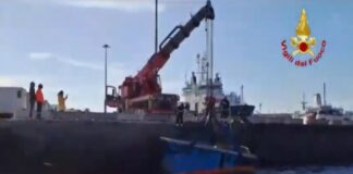 Questa mattina, personale del comando provinciale dei Vigili del fuoco di Messina è intervenuto per il recupero di un peschereccio affondato dinnanzi al molo Norimberga del porto dello Stretto: le cause dell’incidente sono attualmente oggetto di indagine
