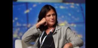 “Questo Sanremo per me è il terzo, e sarà l’ultimo da Presidente: la mia straordinaria esperienza al vertice della Rai dopo tre anni si concluderà, così come era nelle mie intenzioni fin dall’inizio… i tre anni da Presidente non sono stati dei più “statici… si sono avvicendati due Amministratori delegati, è cambiato governo, abbiamo tragicamente perso un consigliere… io sono rimasta al mio posto, con la convinzione di dover portare a compimento il lavoro iniziato, perché i progetti strategici non nascono e muoiono in pochi mesi”